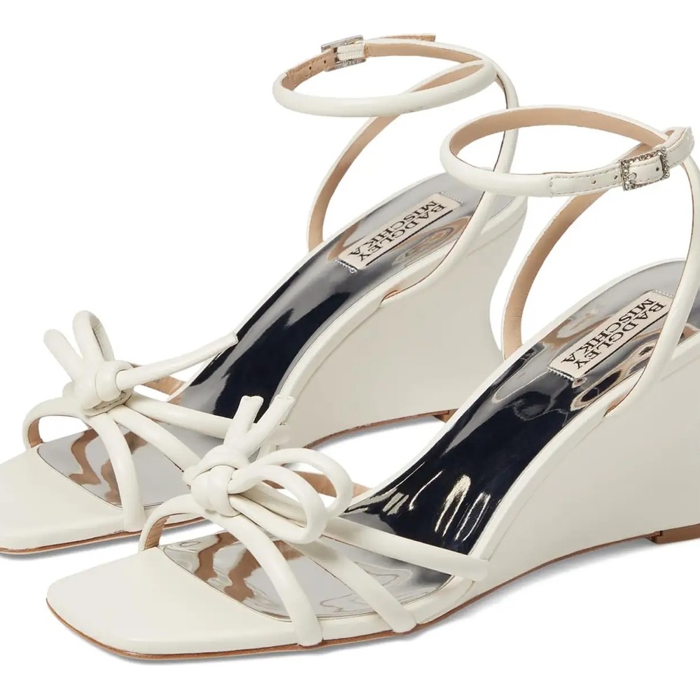 Badgley Mischka White Wedge Sandals